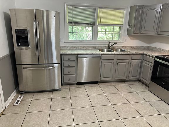2nd image of 9027 Hardy St