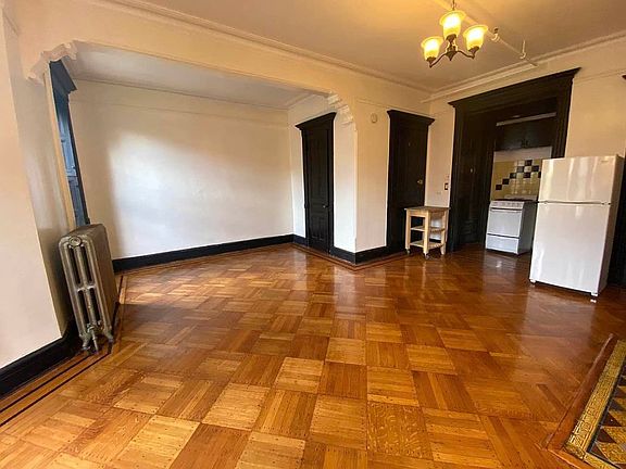 2nd image of 110 Macdonough St #2