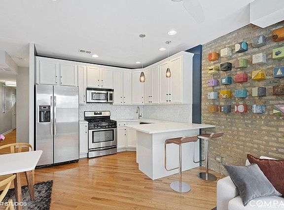 2nd image of 4826 N Hoyne Ave APT 3