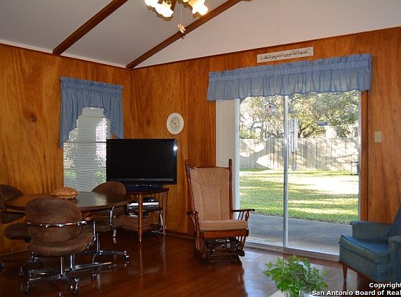 5th image of 429 El Portal Dr