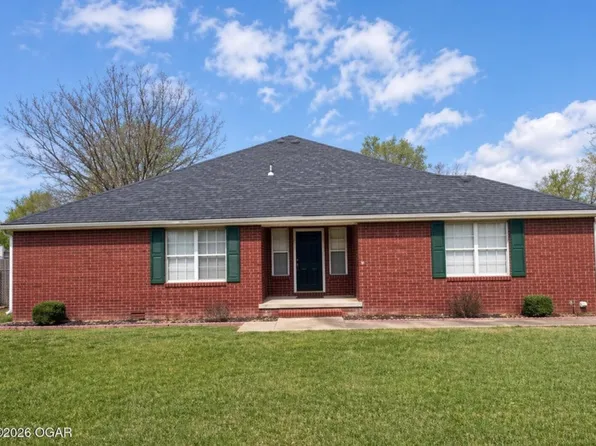 92 Hedge Dr #92, Carl Junction, MO 64834