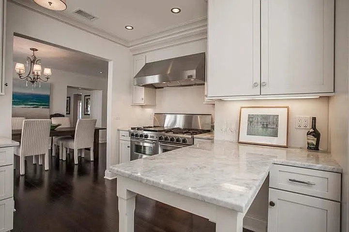 1098 Linden Ave — Photo 10