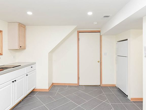 5th image of 2605 W Summerdale Ave #I