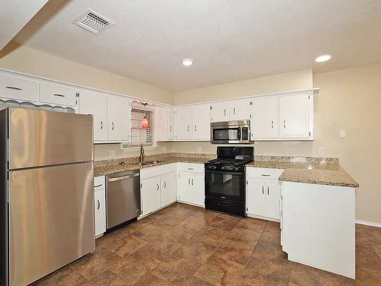 2905 Salem Dr — Photo 9