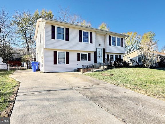 2nd image of 604 Wilson Ln