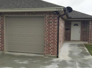 719 S 10th St, Nederland, TX 77627