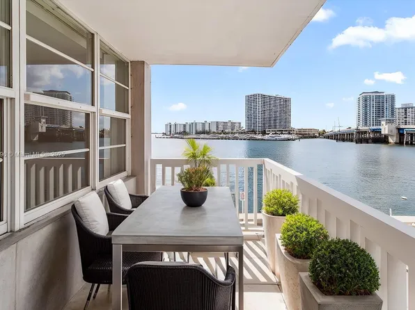 2016 Bay Dr APT 208, Miami Beach, FL 33141