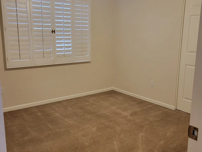 1642 E Carmen St — Photo 31