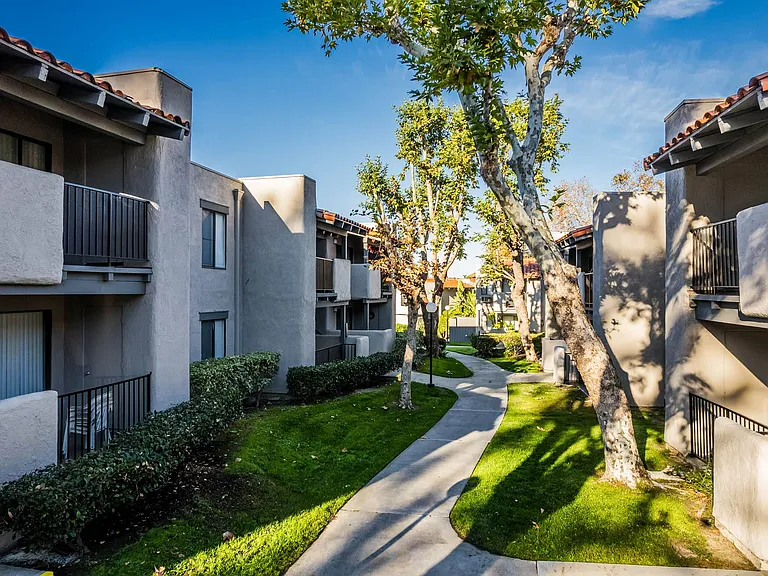 SYCAMORE LANE APARTMENT HOMES — Photo 6