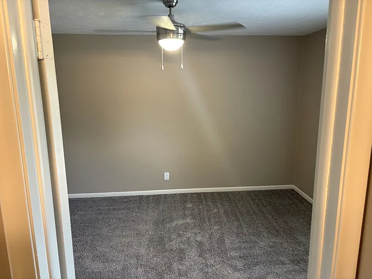 Bristol Square Apartments — Photo 33