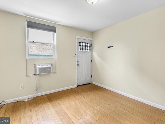 3rd image of 2033 E Letterly St