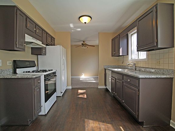 4th image of 821 W Appletree Ln