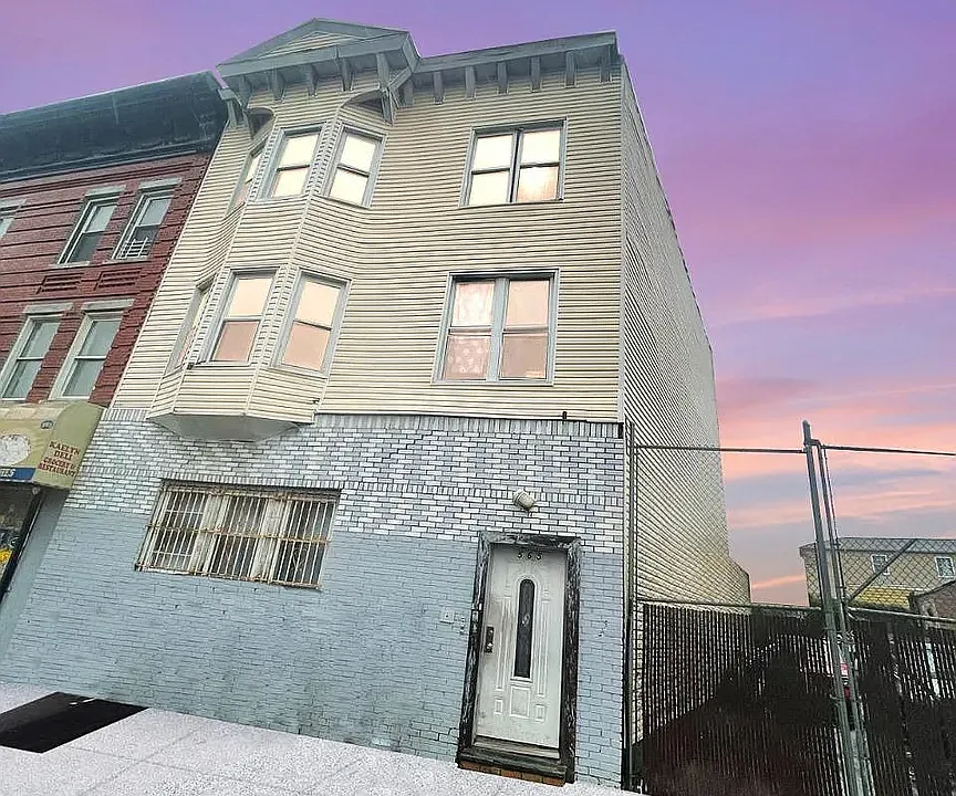 565 Ocean Ave #2