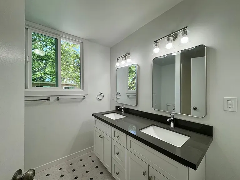 130-142 S Underhill Dr — Photo 11