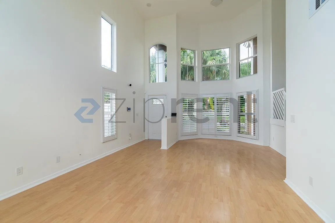 3 bed, 2.5 bath, 5192 sqft, $4,250 — Photo 3