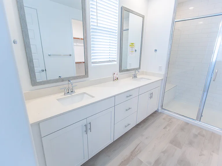 2243 E Ridgewood Ln — Photo 29