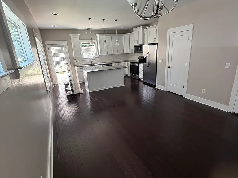 2621 Pennington Ave — Photo 4
