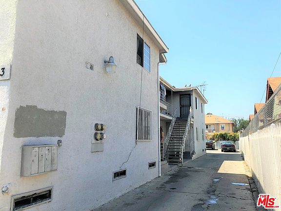 4th image of 823 W 43rd St