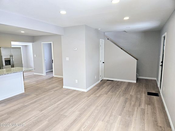 3rd image of 492 Winthrop St S