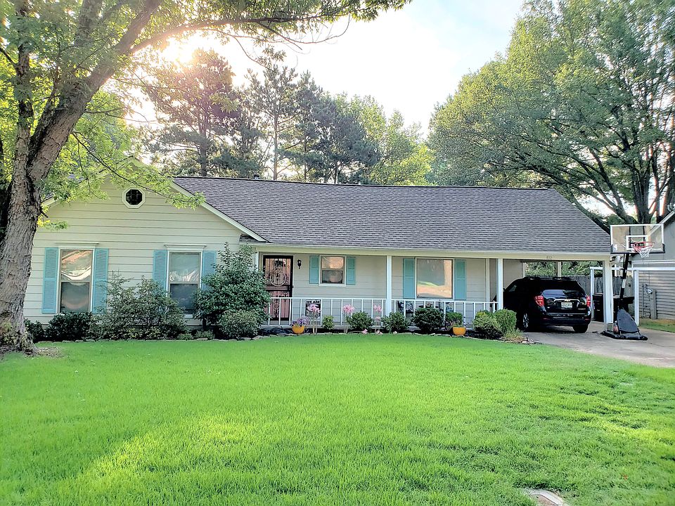 1st image of 832 Hunters Retreat Dr