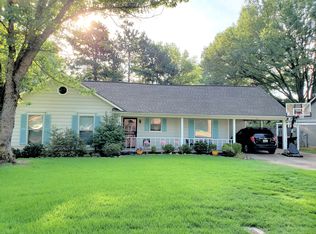 832 Hunters Retreat Dr, Collierville, TN 38017