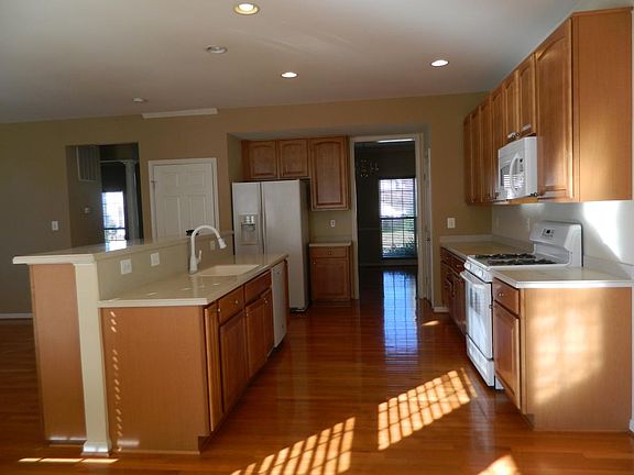 3rd image of 1113 Walker Dr