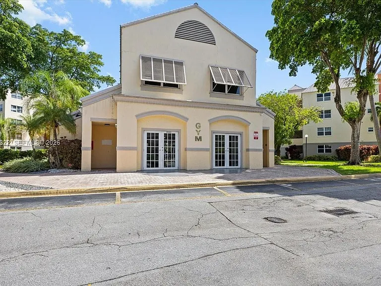 8290 Lake Dr #130 — Photo 22