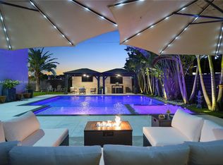 15945 SW 136th Ter, Miami, FL 33196