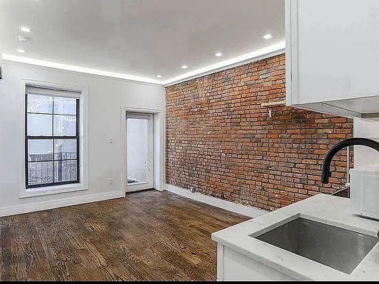 43 Columbia Pl #1I — Photo 2