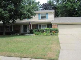 29870 Fox Grove Rd, Farmington Hills, MI 48334