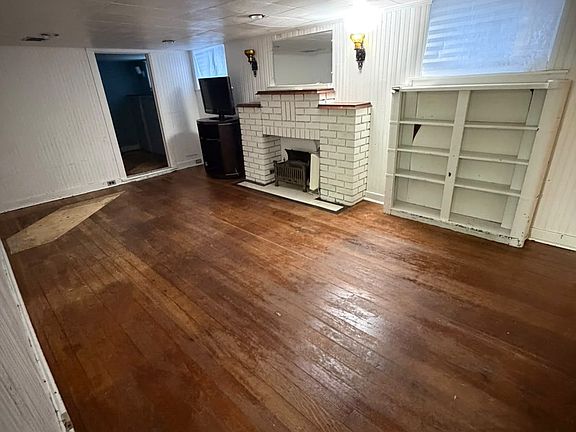 5th image of 44 Saint Hubert Ave #Basement