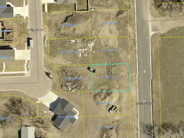 1209 Dakota St, Yankton, SD 57078