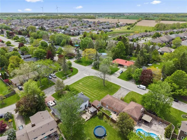 36 Wallis Ave, West Lincoln, ON L0R 2A0
