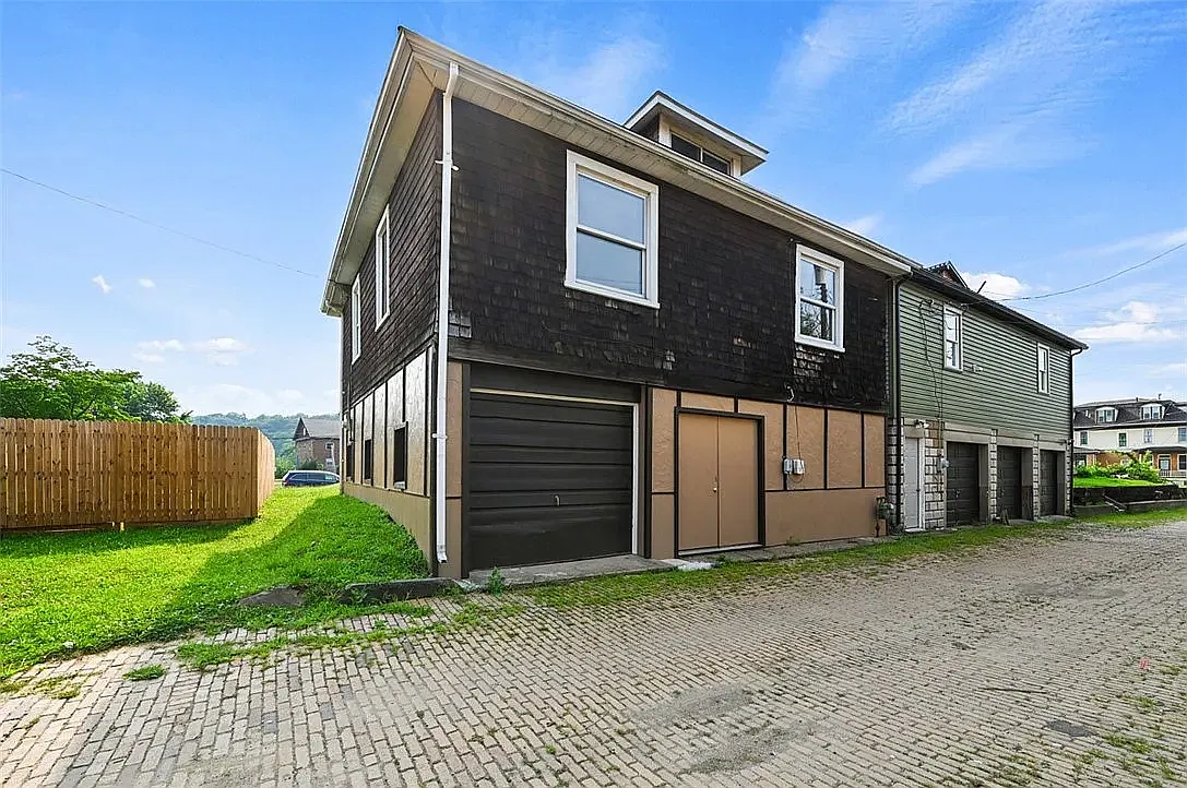 2 bed, 852 sqft, $1,199 — Photo 3