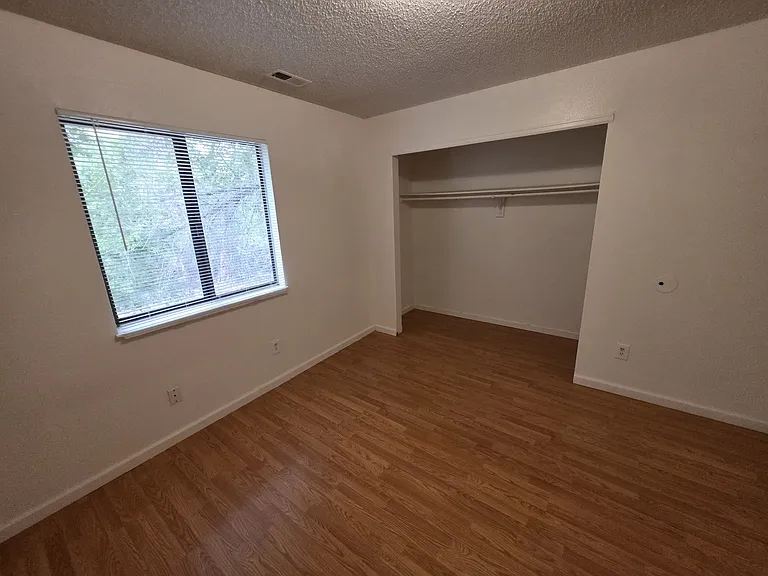 987 Iowa Ave #C — Photo 5