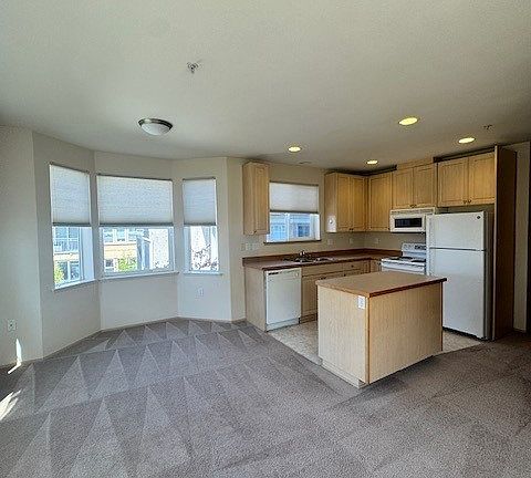 2nd image of 1409 Queen Anne Ave N #401