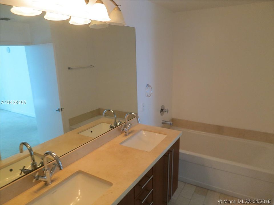 1st image of 1111 SW 1st Ave APT 1223-N