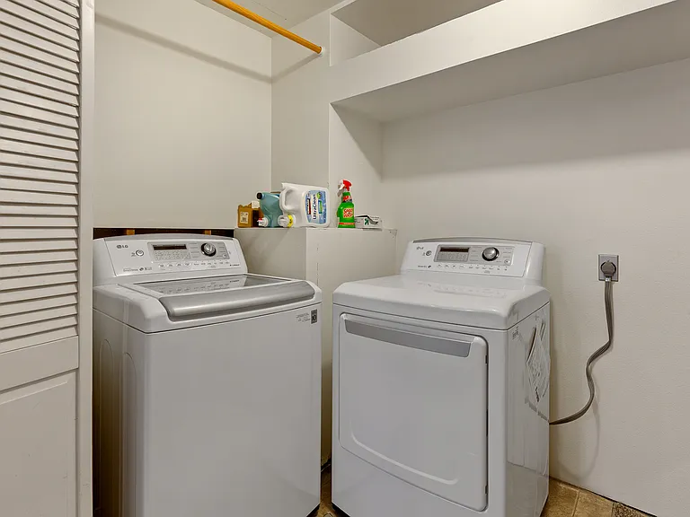 2108 E Lakeside Ave — Photo 13