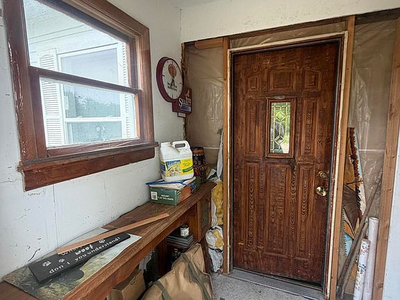 3rd image of 411 Meyer St