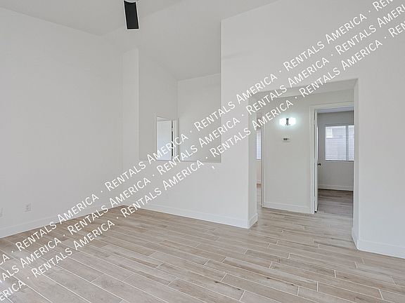 5th image of 3043 W Abraham Ln