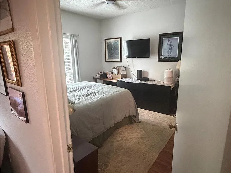 114 E 31st St #204 — Photo 6