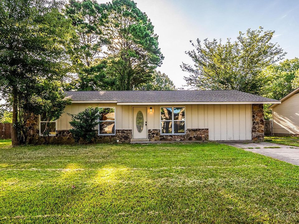 1st image of 32 Ross Cir