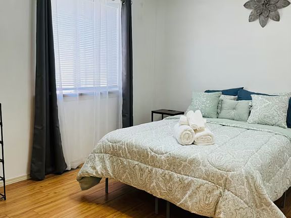 4th image of 1127 8th St Unit D