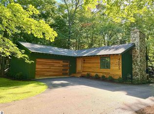 4005 E Oxford Dr, Leland, MI 49654
