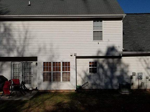 3rd image of 843 Blazingwood Dr