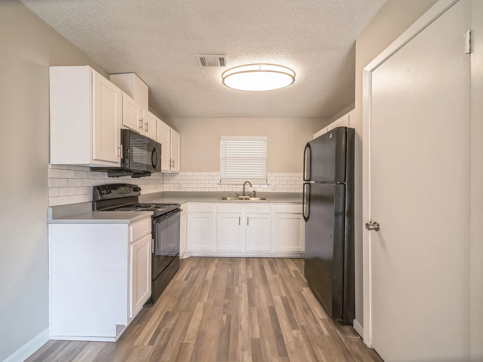 Auburn Flats — photo 12