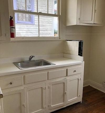 4th image of 3537 Louisiana Avenue Pkwy