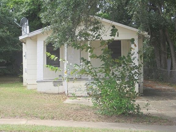 2nd image of 2214 Saxon St