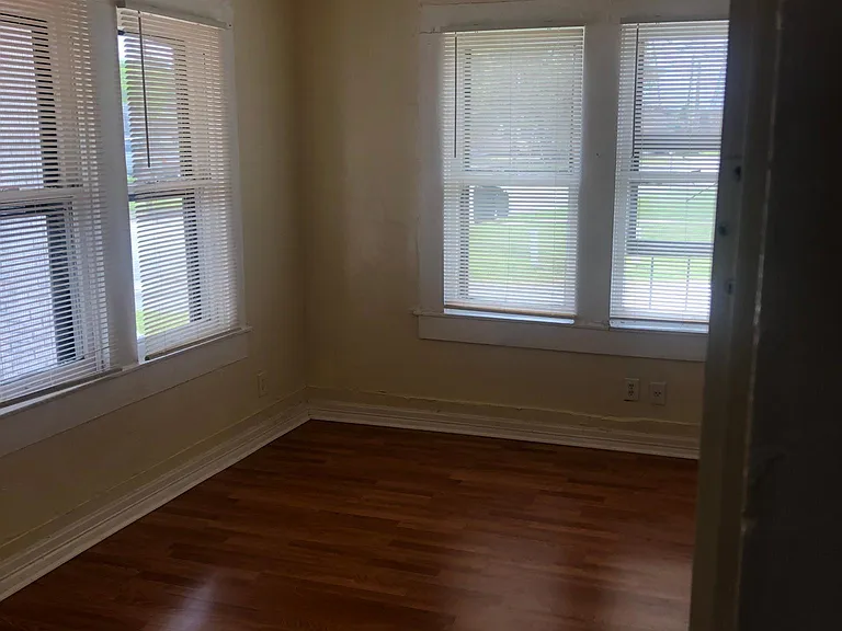 1306 Hughes St — Photo 7