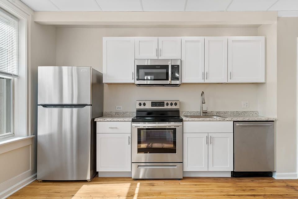 1st image of 1442 W Howard St #15